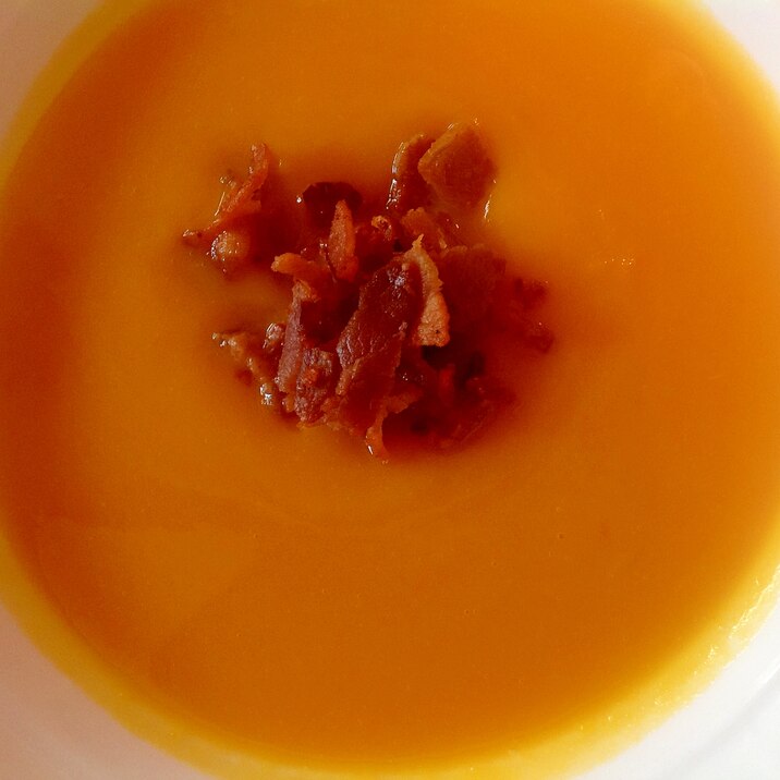 カリカリベーコンとバターナッツかぼちゃのスープ